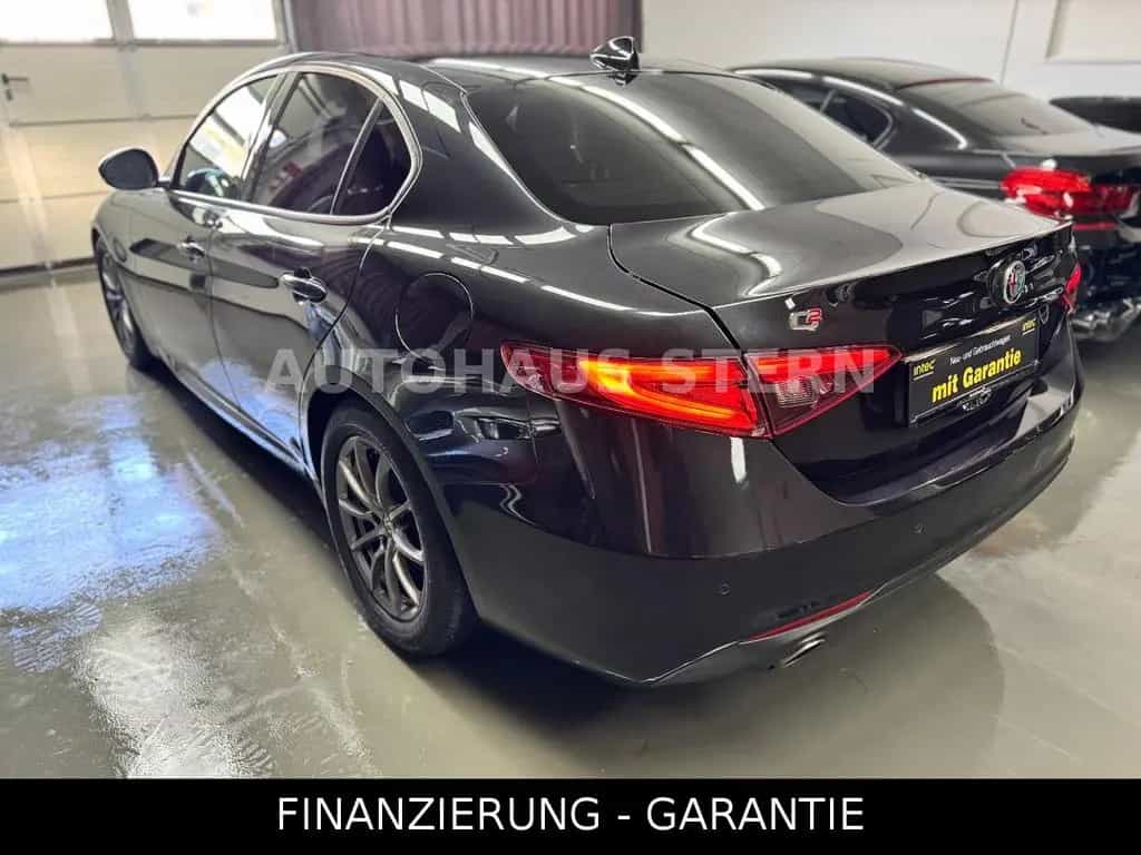 Alfa Romeo Giulia 2.2 JTDM Super 8fach Spur Bi-Xenon DAB 05/2017-photo-3