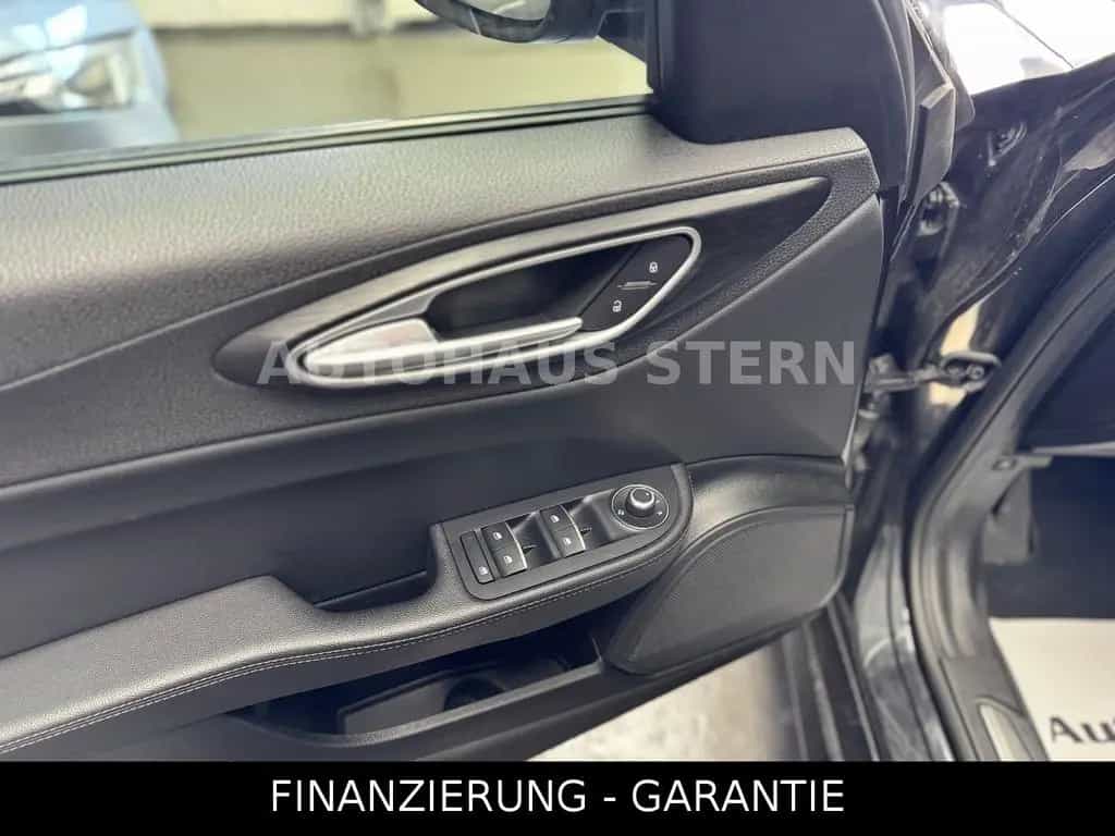 Alfa Romeo Giulia 2.2 JTDM Super 8fach Spur Bi-Xenon DAB 05/2017-photo-7