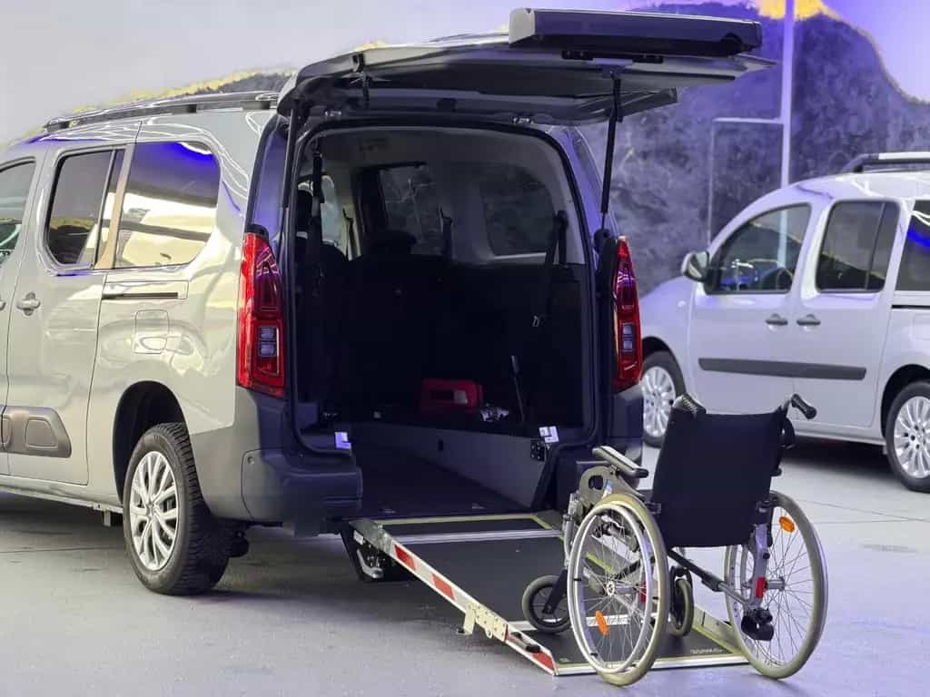 Citroën Berlingo Shine XL - Behindertengerecht-Rampe- 09/2020-photo-1