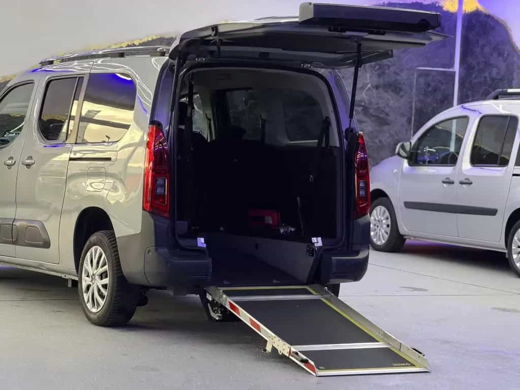 Citroën Berlingo Shine XL - Behindertengerecht-Rampe- 09/2020-photo-11