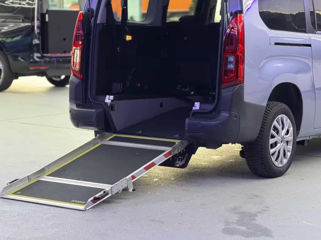 Citroën Berlingo Shine XL - Behindertengerecht-Rampe- 09/2020-photo-13