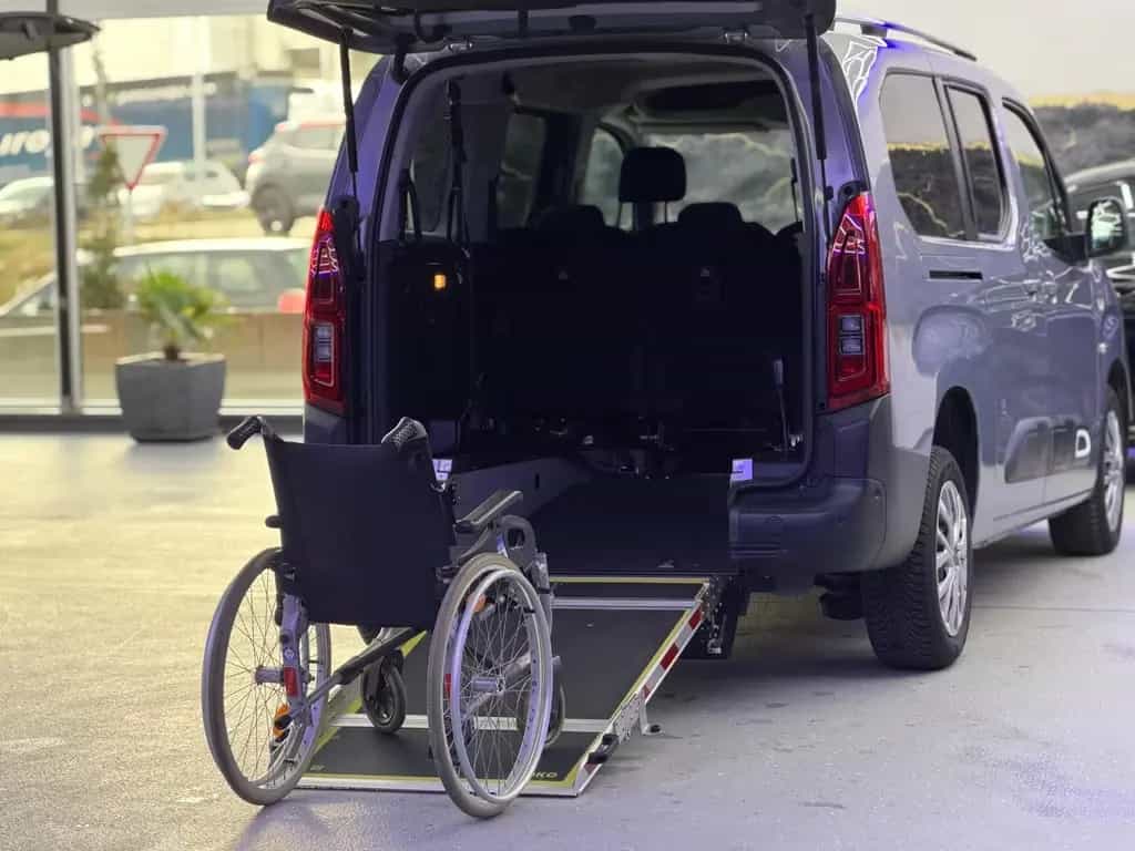Citroën Berlingo Shine XL - Behindertengerecht-Rampe- 09/2020-photo-14