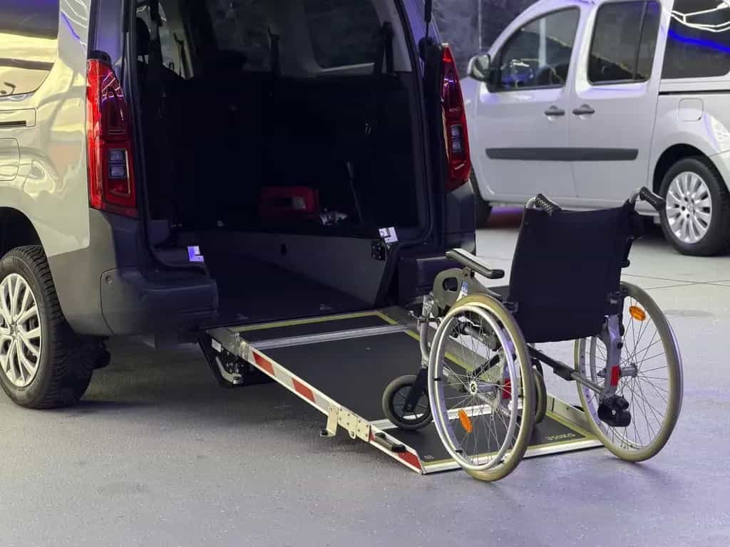 Citroën Berlingo Shine XL - Behindertengerecht-Rampe- 09/2020-photo-15
