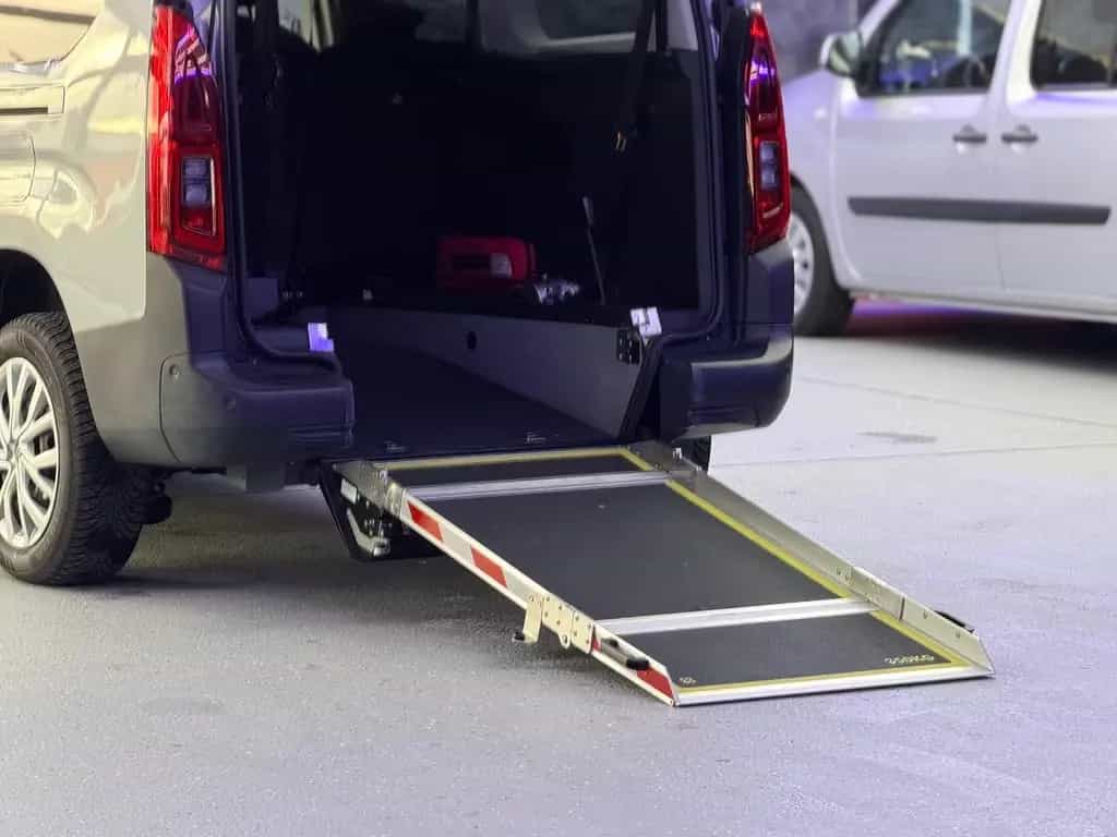 Citroën Berlingo Shine XL - Behindertengerecht-Rampe- 09/2020-photo-7