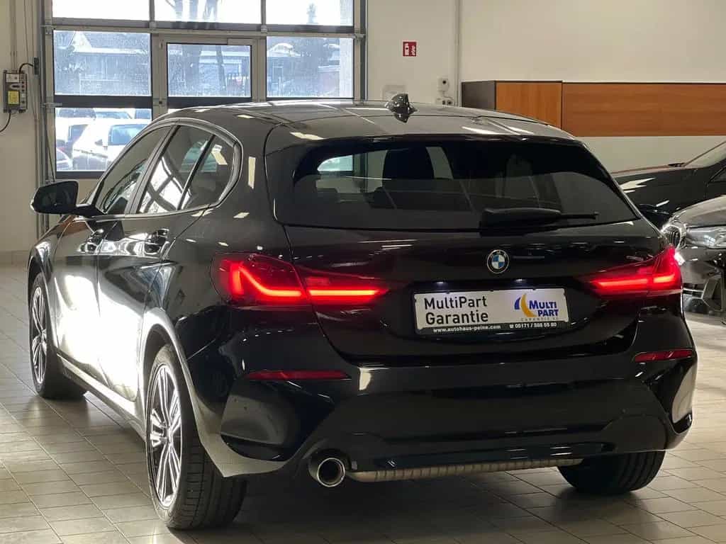 BMW 1 Series 118i Advantage Aut/Navi/Panorama/LED/Hi-Fi 10/2022-photo-1