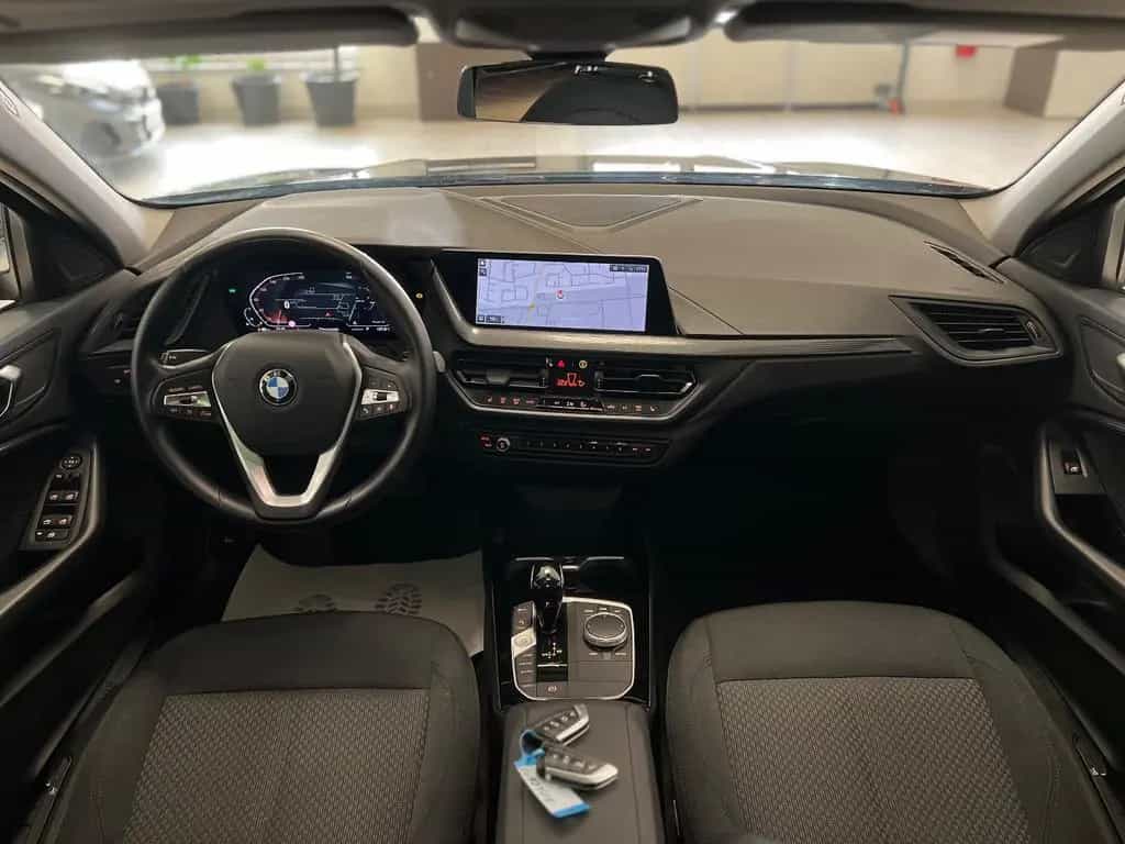 BMW 1 Series 118i Advantage Aut/Navi/Panorama/LED/Hi-Fi 10/2022-photo-2