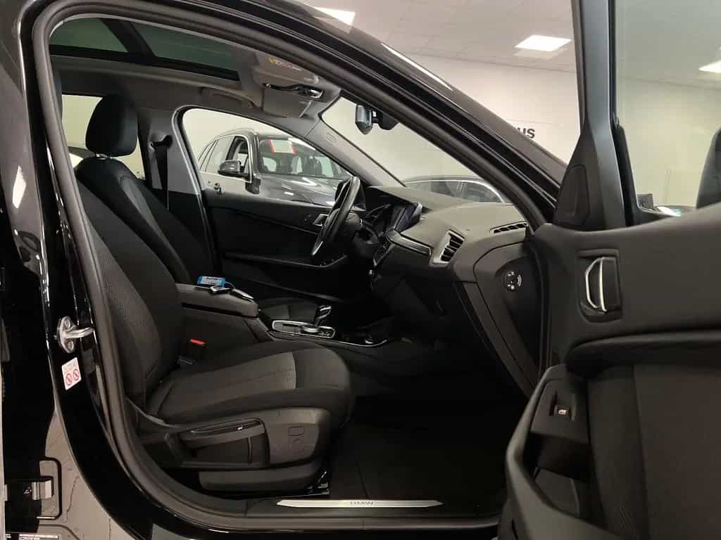 BMW 1 Series 118i Advantage Aut/Navi/Panorama/LED/Hi-Fi 10/2022-photo-24