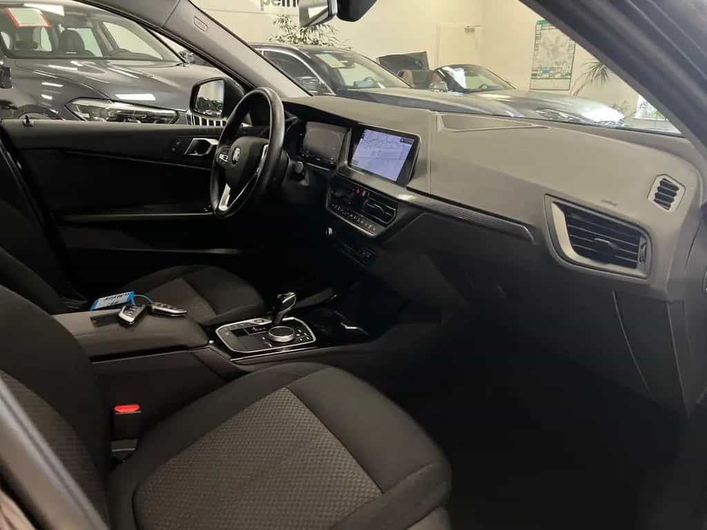 BMW 1 Series 118i Advantage Aut/Navi/Panorama/LED/Hi-Fi 10/2022-photo-25