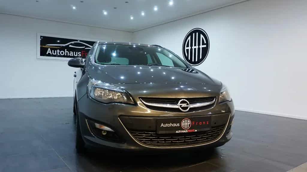 Opel Astra J Sports Tourer *SHZ*Tempomat*Lenkr.HZ 04/2015-photo-0