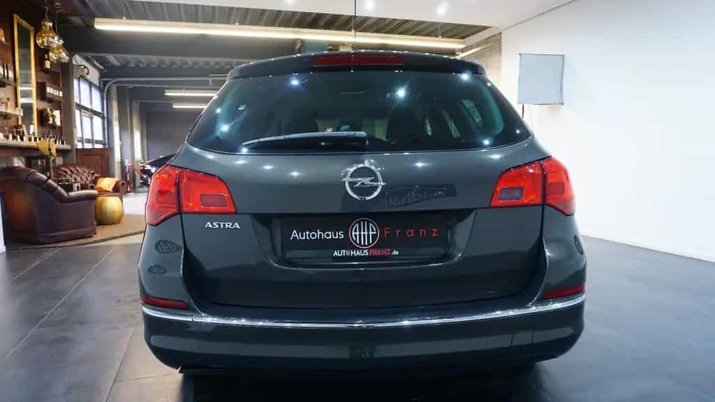 Opel Astra J Sports Tourer *SHZ*Tempomat*Lenkr.HZ 04/2015-photo-9