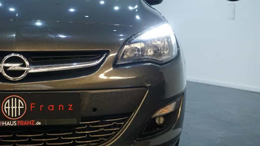 Opel Astra J Sports Tourer *SHZ*Tempomat*Lenkr.HZ 04/2015-photo-10