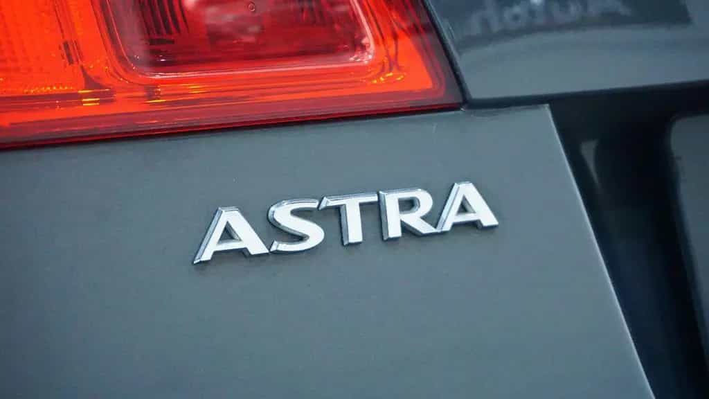 Opel Astra J Sports Tourer *SHZ*Tempomat*Lenkr.HZ 04/2015-photo-12