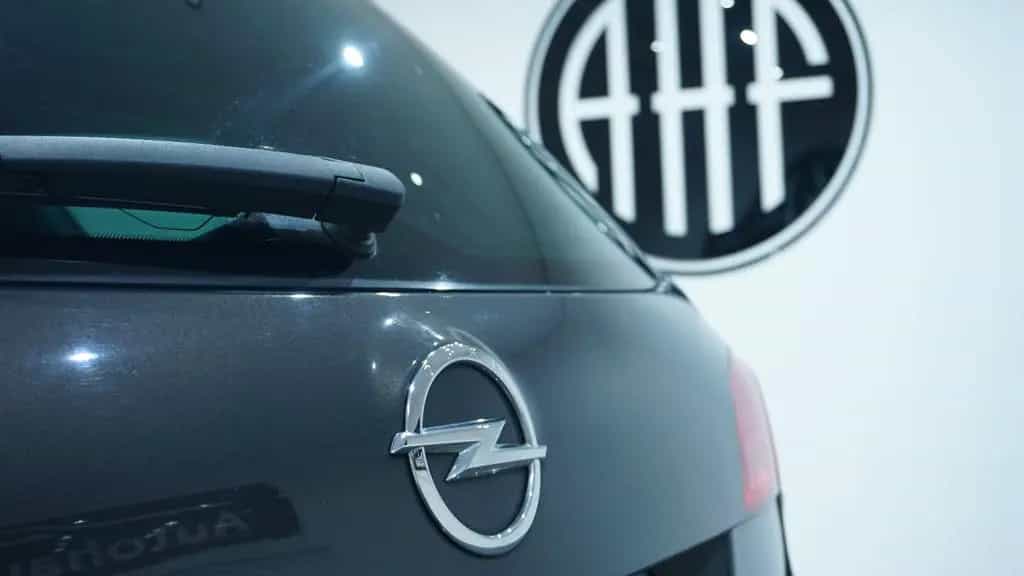 Opel Astra J Sports Tourer *SHZ*Tempomat*Lenkr.HZ 04/2015-photo-13