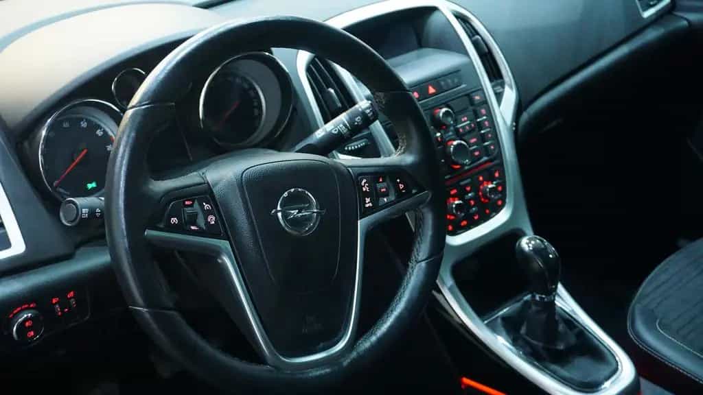 Opel Astra J Sports Tourer *SHZ*Tempomat*Lenkr.HZ 04/2015-photo-14