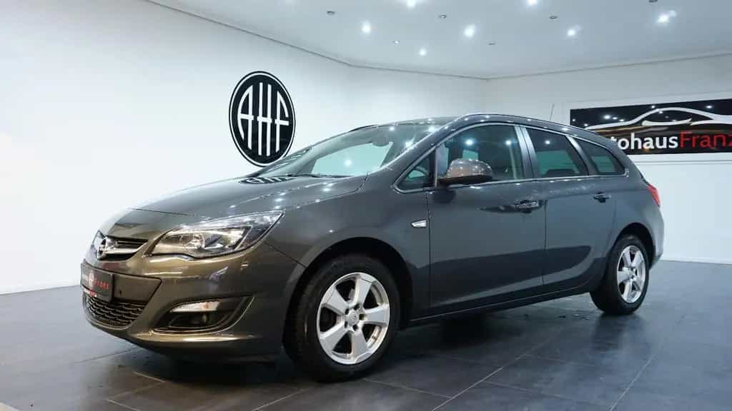 Opel Astra J Sports Tourer *SHZ*Tempomat*Lenkr.HZ 04/2015-photo-1