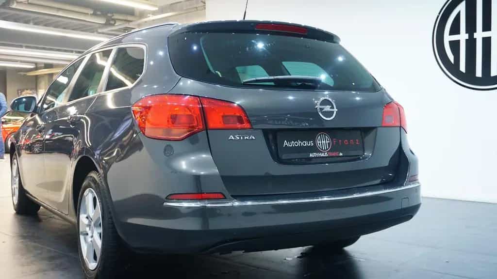 Opel Astra J Sports Tourer *SHZ*Tempomat*Lenkr.HZ 04/2015-photo-4