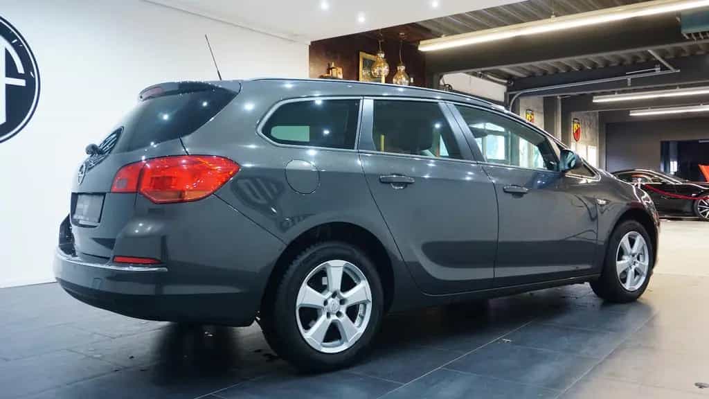 Opel Astra J Sports Tourer *SHZ*Tempomat*Lenkr.HZ 04/2015-photo-5