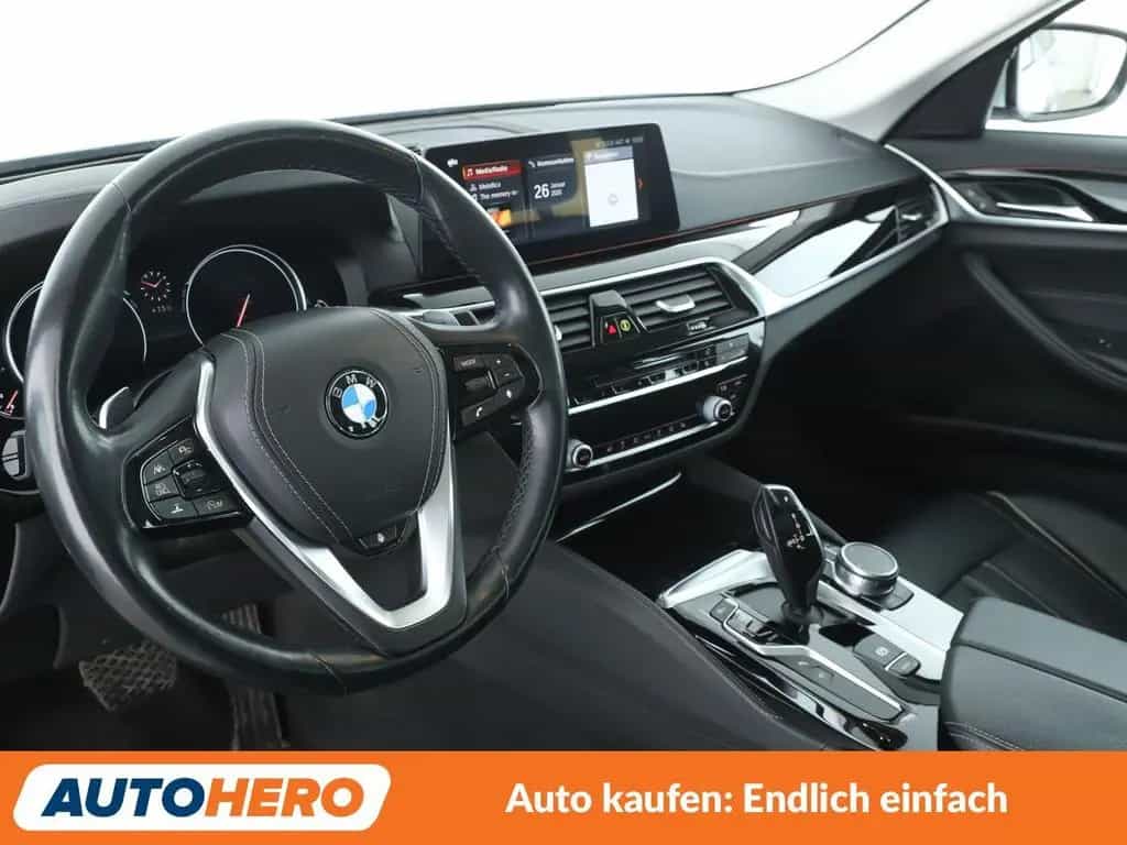 BMW 5 Series 530i Luxury Line Aut.*NAVI*LED*ACC*HUD*360° 02/2018-photo-10