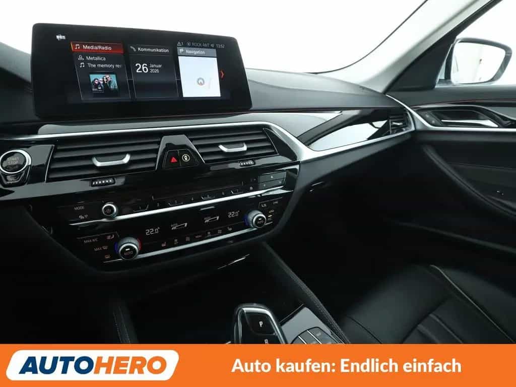 BMW 5 Series 530i Luxury Line Aut.*NAVI*LED*ACC*HUD*360° 02/2018-photo-24
