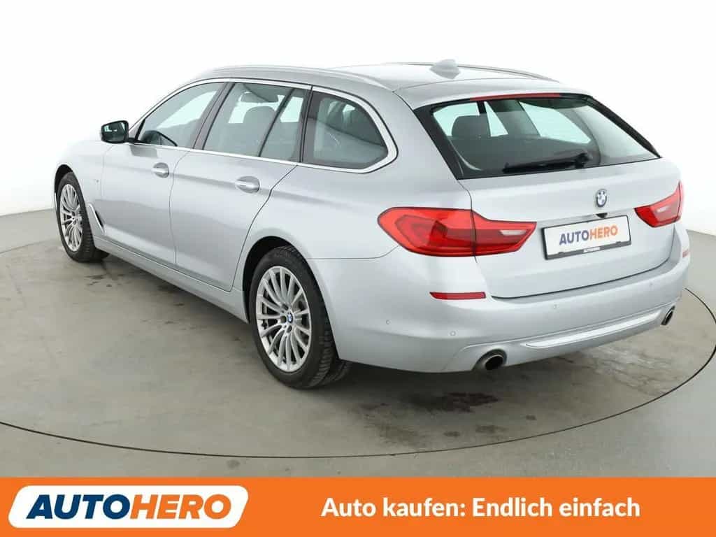 BMW 5 Series 530i Luxury Line Aut.*NAVI*LED*ACC*HUD*360° 02/2018-photo-3