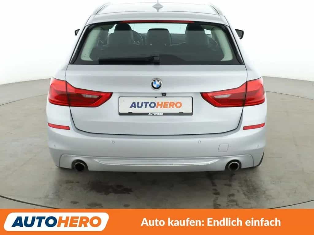 BMW 5 Series 530i Luxury Line Aut.*NAVI*LED*ACC*HUD*360° 02/2018-photo-4