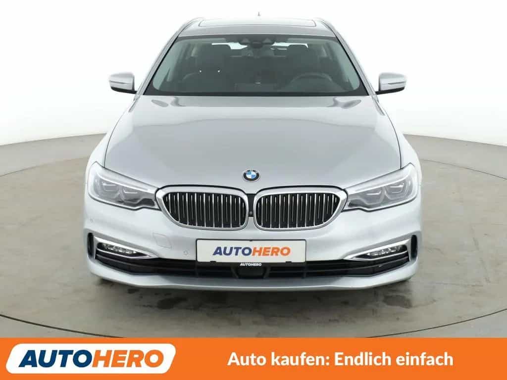 BMW 5 Series 530i Luxury Line Aut.*NAVI*LED*ACC*HUD*360° 02/2018-photo-8