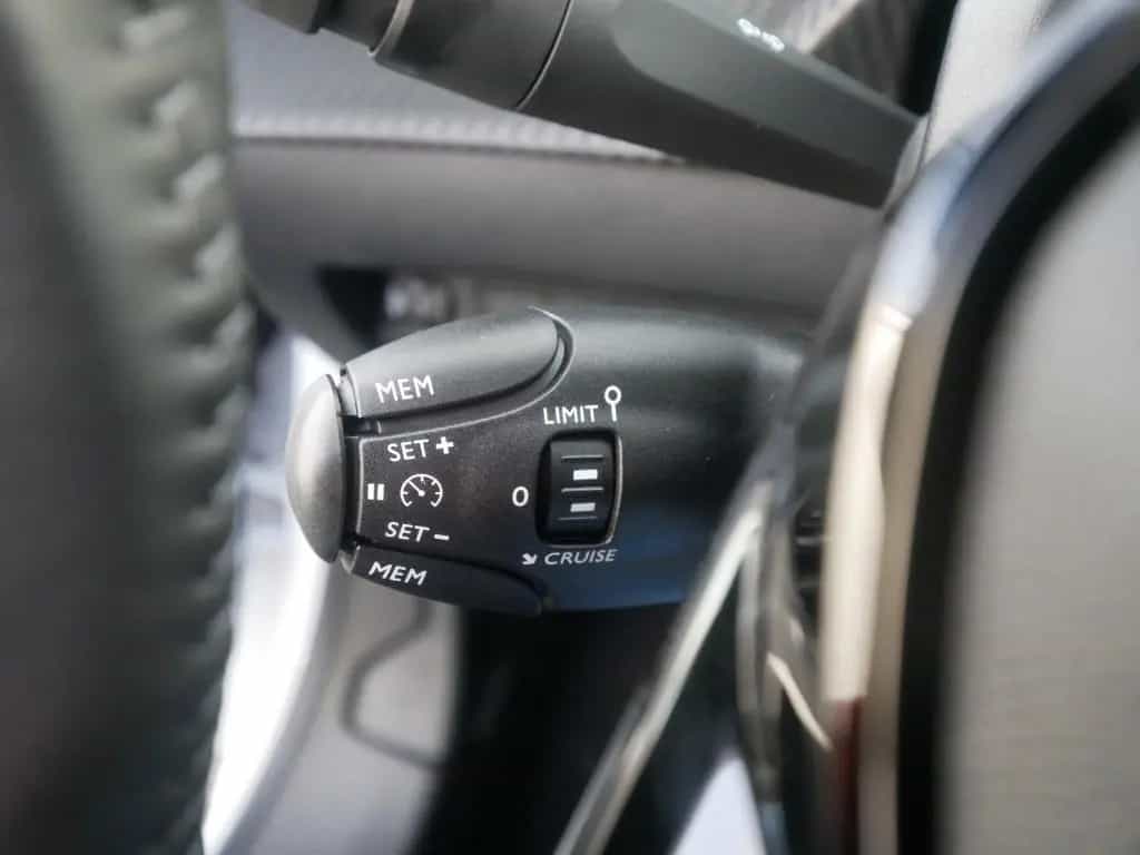 Peugeot 208 ALLURE PureTech 1.2 100 PS MT6 PDC APPLE CAR 11/2025-photo-23