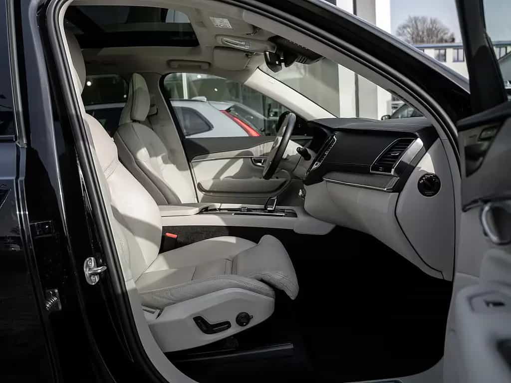 Volvo XC90 B5 AWD Ultimate Dark 11/2022-photo-1