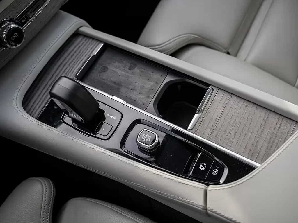 Volvo XC90 B5 AWD Ultimate Dark 11/2022-photo-17