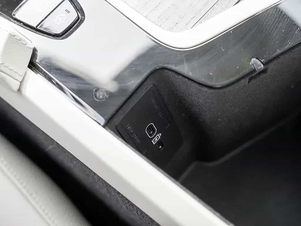 Volvo XC90 B5 AWD Ultimate Dark 11/2022-photo-18