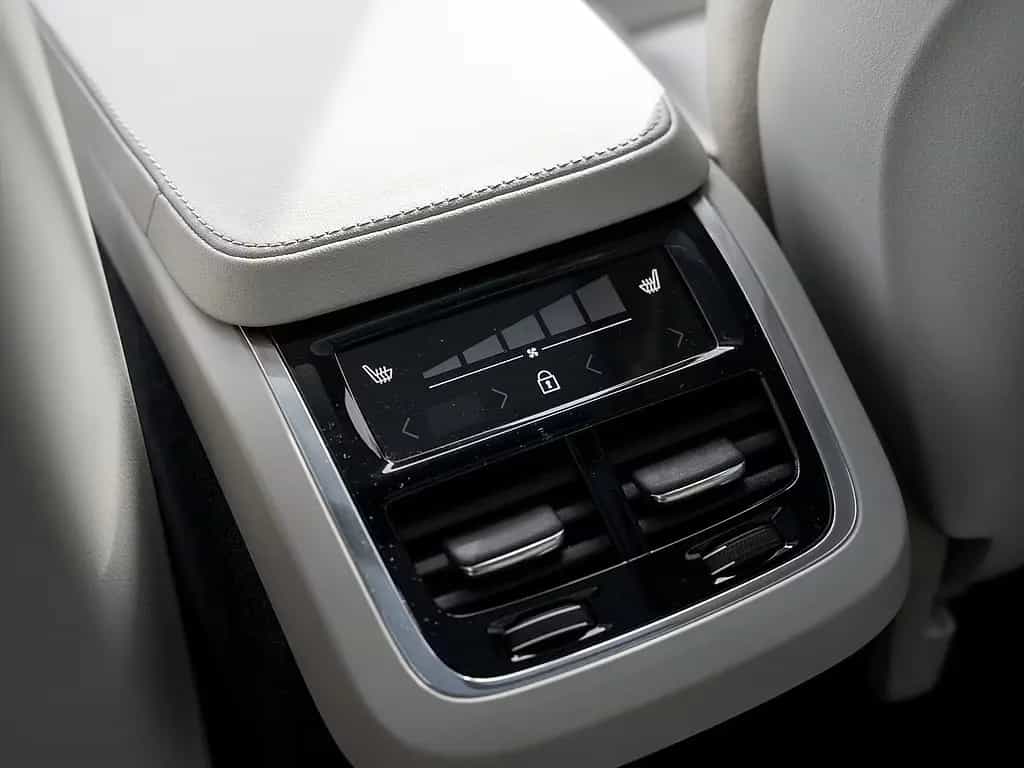 Volvo XC90 B5 AWD Ultimate Dark 11/2022-photo-7
