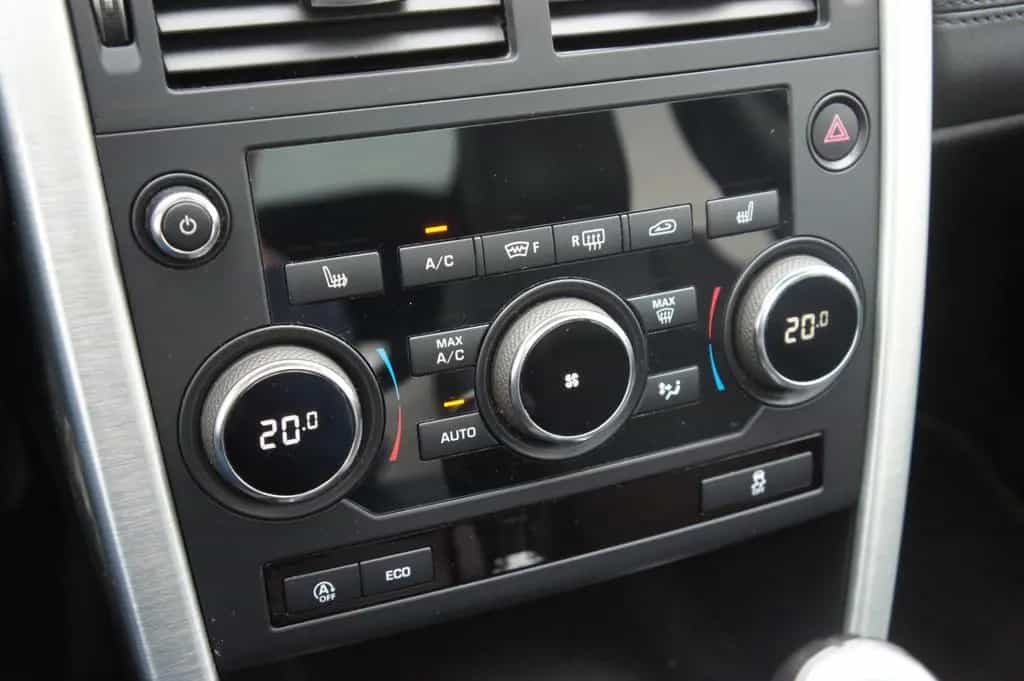 Land Rover Discovery Sport SE *NAVI*KAMERA*SHZ*PANO*8FACH* 12/2018-photo-16