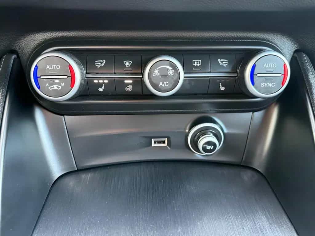 Alfa Romeo Stelvio Business  =AHK-Navi-SHZ-Abstands.Tempo 04/2019-photo-18