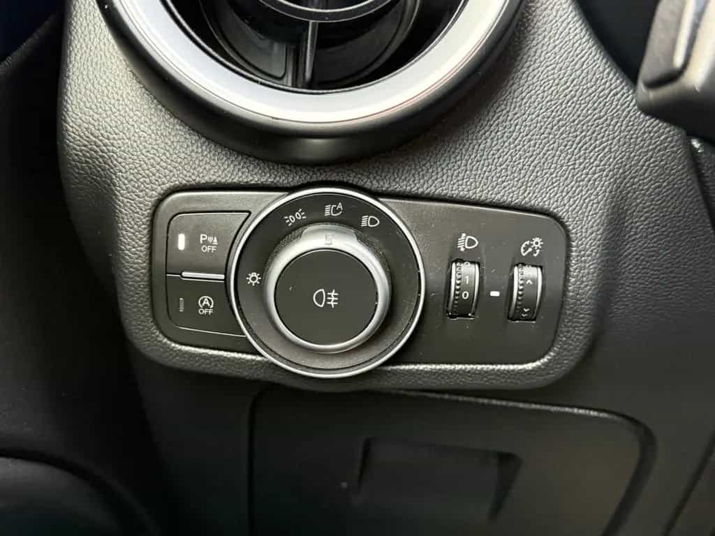 Alfa Romeo Stelvio Business  =AHK-Navi-SHZ-Abstands.Tempo 04/2019-photo-22