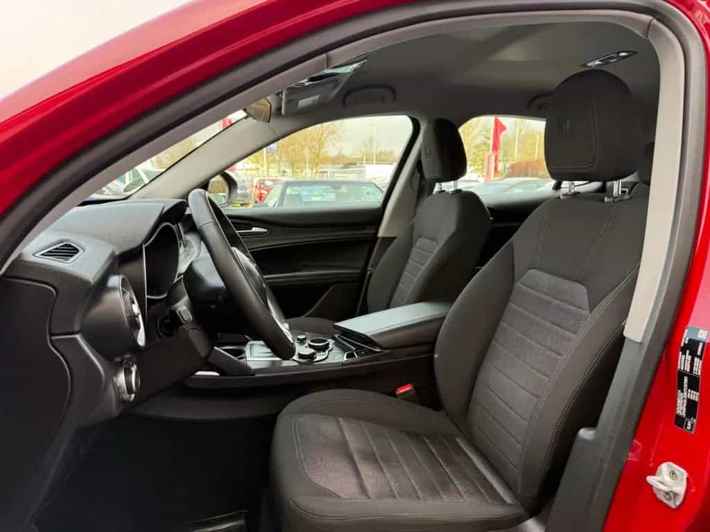 Alfa Romeo Stelvio Business  =AHK-Navi-SHZ-Abstands.Tempo 04/2019-photo-9