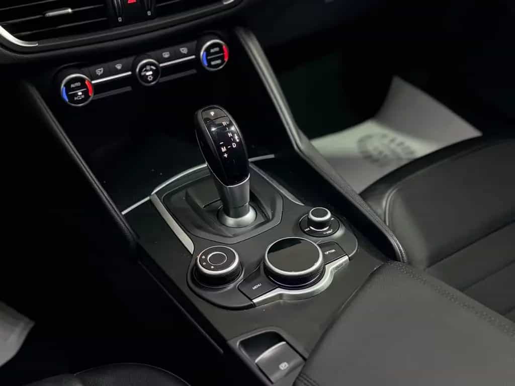 Alfa Romeo Giulia Super Automatik Leder Tempomat Ahk 07/2019-photo-29