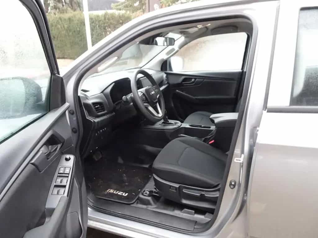 Isuzu D-Max Double Cab "L", Hardtop, AHK usw. 02/2026-photo-9