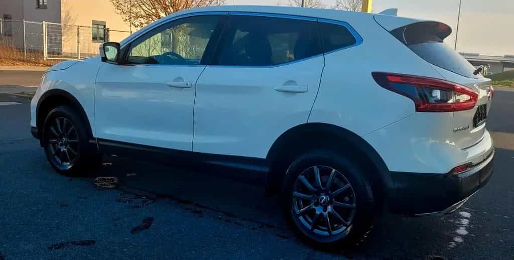 Nissan Qashqai N-Connecta/Navi/Garantie 09/2017-photo-2