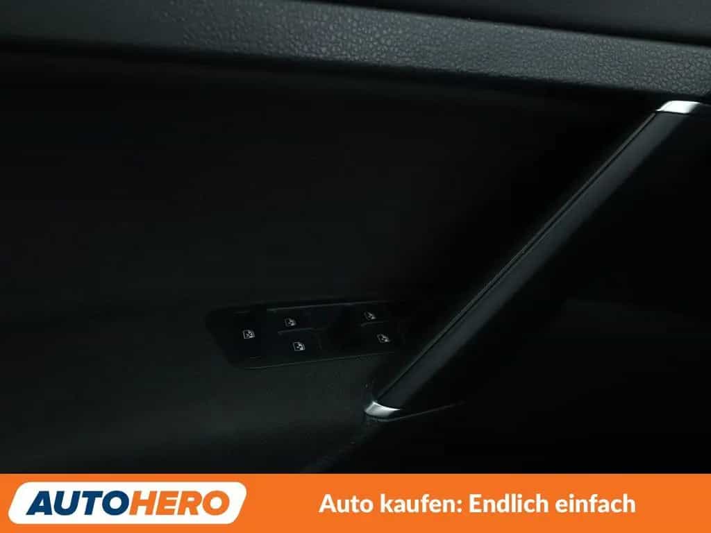 Volkswagen Golf VII 1.4 TSI Highline BM Aut.*LED*PDC*SHZ* 06/2018-photo-25