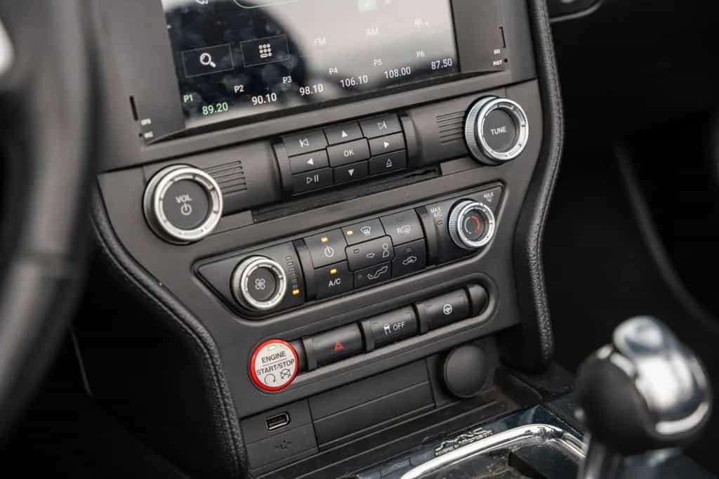 Ford Mustang 3,7 CABRIO LEDER XENON ALU ANDROID 01/2015-photo-40