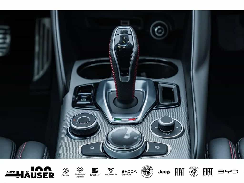 Alfa Romeo Giulia Competizione MY23 2.0 Turbo AT8 Q4 HARMAN 02/2023-photo-16