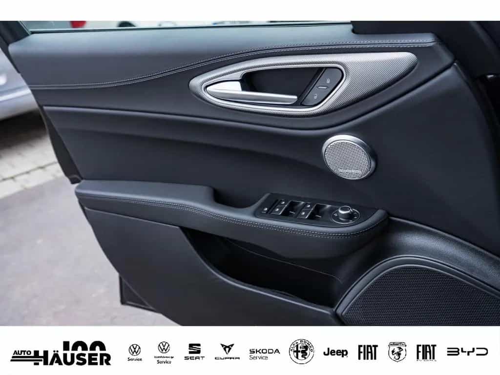 Alfa Romeo Giulia Competizione MY23 2.0 Turbo AT8 Q4 HARMAN 02/2023-photo-18