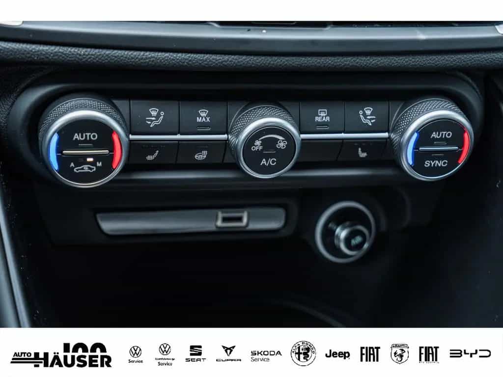 Alfa Romeo Giulia Competizione MY23 2.0 Turbo AT8 Q4 HARMAN 02/2023-photo-21