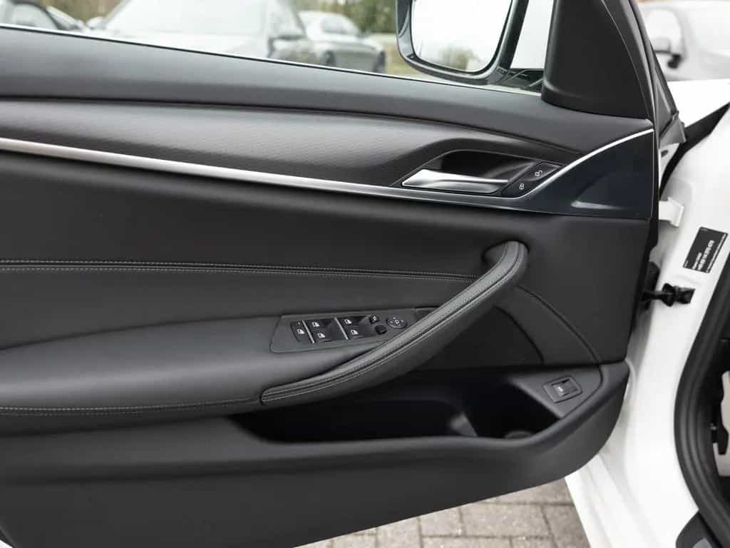 BMW 5 Series 520d Touring M-Sport FACEL. HUD LASER LED ACC 10/2022-photo-24