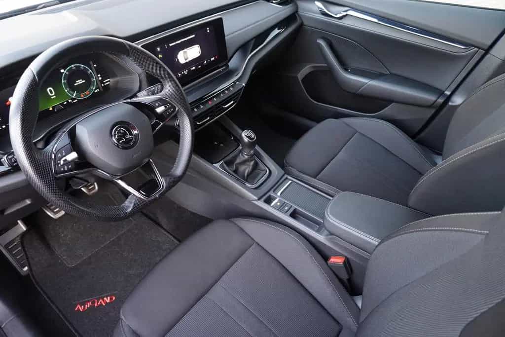 Skoda Octavia Combi 1.5 TSI Style Navi LED Sitzheizung 11/2020-photo-9