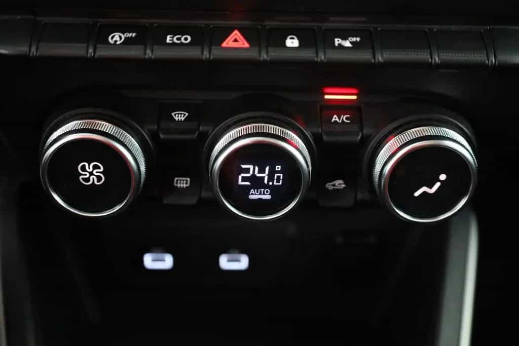 Dacia Duster 1.3 TCe 150 LED Kamera Sitzheizung Navi 05/2022-photo-11