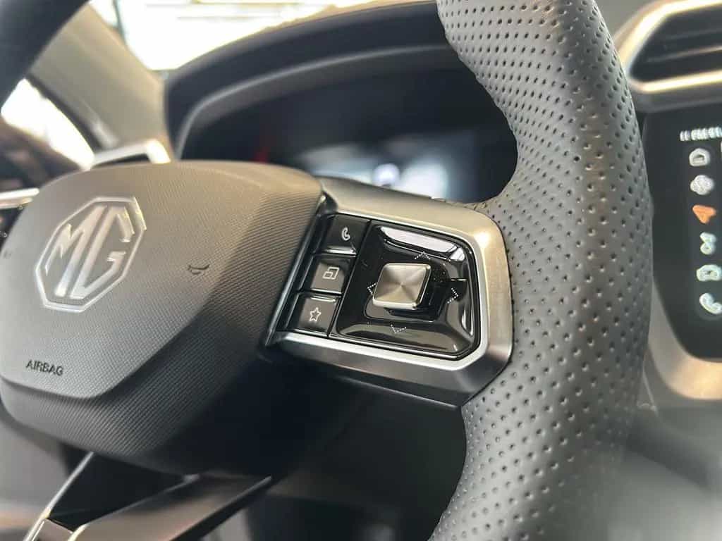 MG ZS Comfort 1.5 LED ACC RFK SHZ PDC Navi Klima BT 11/2025-photo-17