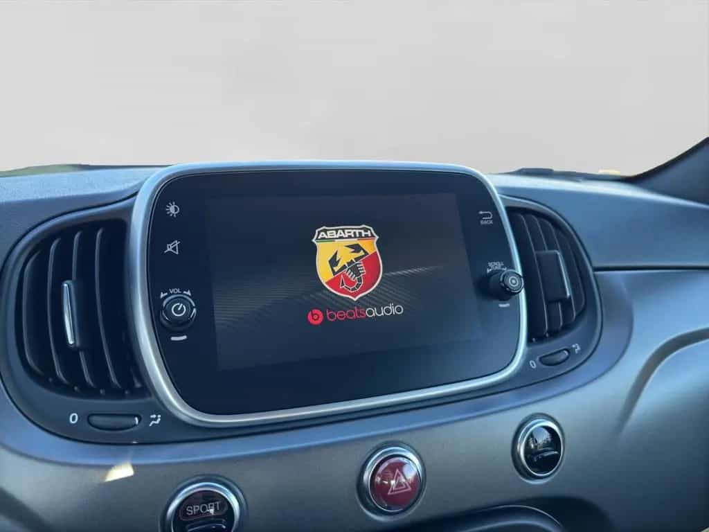 Abarth 695 XSR Yamaha Akrapovic Panorama Beats Audio 10/2017-photo-17