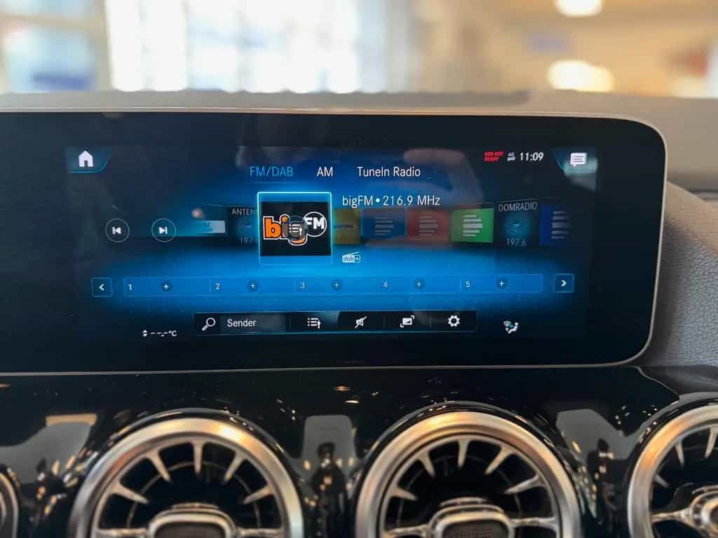 Mercedes-Benz B-Class 180 Prog. 7G-DCT LED SHZ RFK Ambiente Pano-SHD 03/2019-photo-24