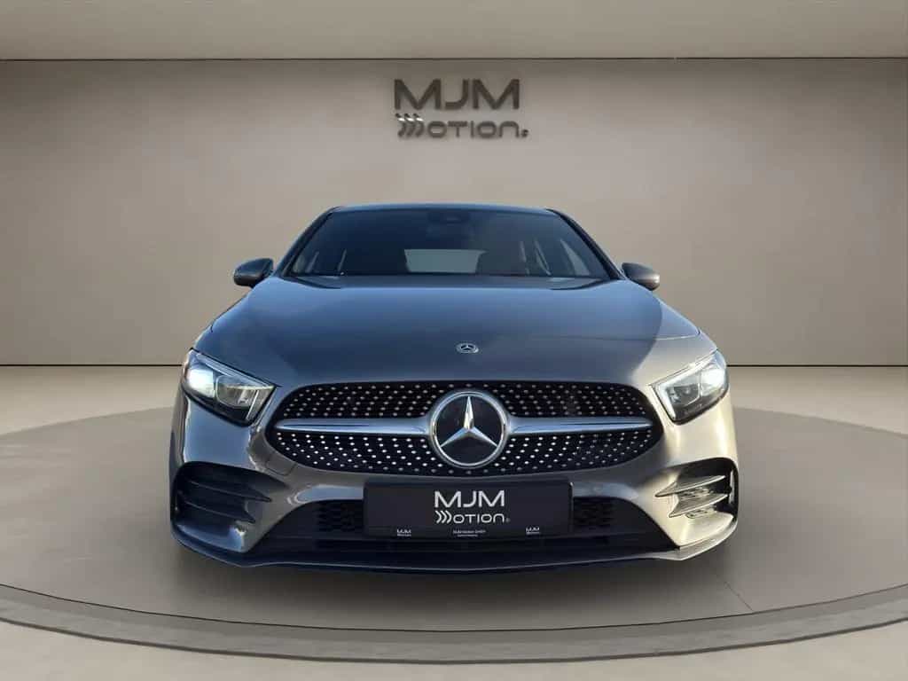 Mercedes-Benz A-Class 180 AMG LED Alcantara Navi Garantie 04/2019-photo-1